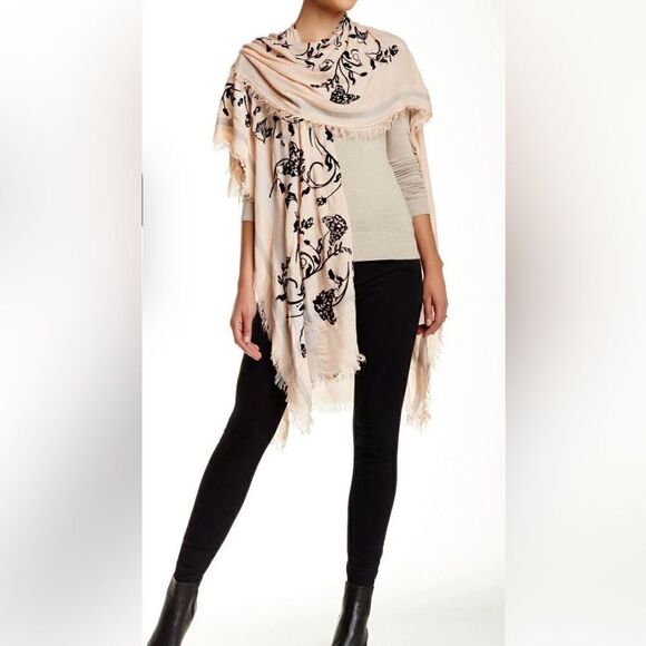 Leigh & Luca Scarf - Picture 1 of 10